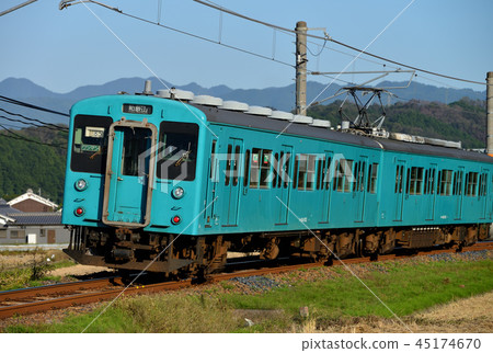105 series ordinary trains running on Wakayama Line 105 series ordinary trains running on Wakayama Line 45174670