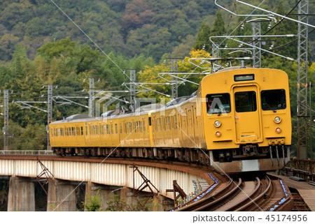 115 series ordinary six of the bread face running on the line 115 series ordinary six of the bread face running on the line 45174956