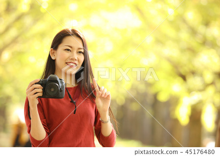 一個女人拍一張照片 一個女人拍一張照片 45176480