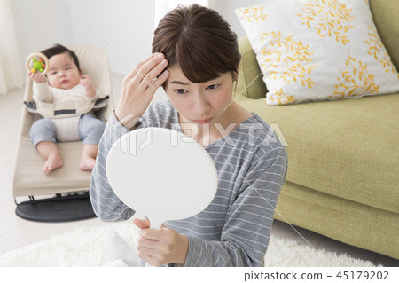 Postpartum hair loss Postpartum hair loss 45179202