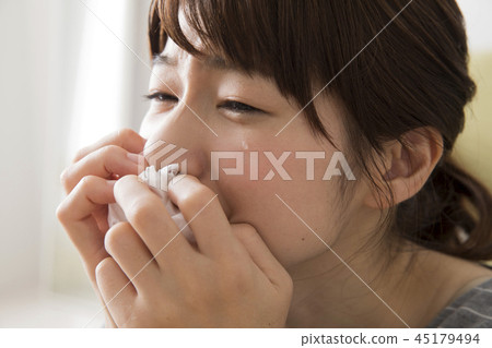 女人在哭 45179494