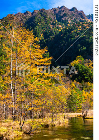 <<Nagano Prefecture>> Autumn Kamikochi, Tashiroike 45181131