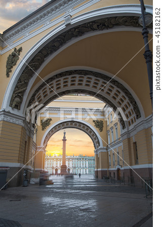 winter palace in the city of St. Petersburg. winter palace in the city of St. Petersburg. 45182162