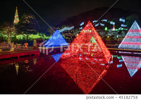足利花卉公園照明金字塔的光 足利花卉公園照明金字塔的光 45182758