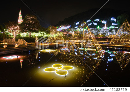 足利花卉公園照明金字塔的光 足利花卉公園照明金字塔的光 45182759