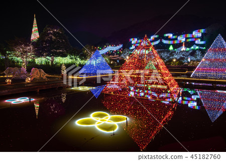 足利花卉公園照明金字塔的光 足利花卉公園照明金字塔的光 45182760