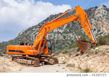 Excavator in a quarry 45185727