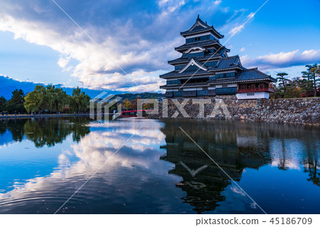 （長野縣）國寶松本城晚景 45186709