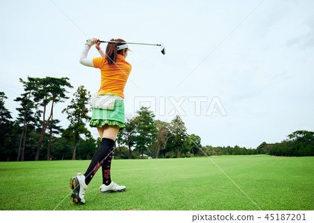 Women playing golf 45187201