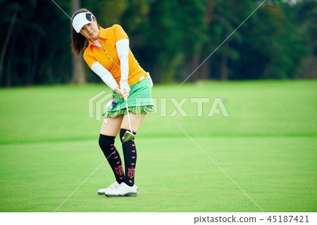 女子打高爾夫球 女子打高爾夫球 45187421