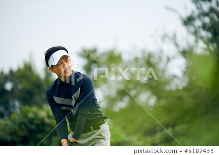 Men who play golf 45187433