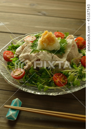 冷涮鍋(磨碎的蘿蔔蘿蔔) 冷涮鍋(磨碎的蘿蔔蘿蔔) 45187543
