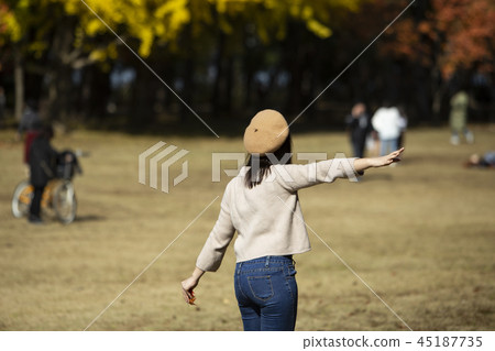 舉起雙臂的人 舉起雙臂的人 45187735