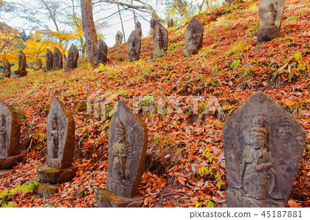 Ancient stone statue No. 20181106: Stone statue of autumn leaves No 20181106 Ancient stone statue No. 20181106: Stone statue of autumn leaves No 20181106 45187881
