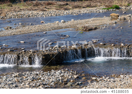 Riverbed where the ground sank 45188035