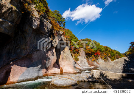 Autumn leaves in the valley Fukiwori Valley rock walls and clear stream a-2 Autumn leaves in the valley Fukiwori Valley rock walls and clear stream a-2 45189092
