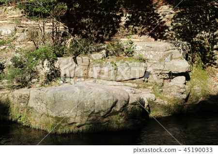 粗糙的岩石表面和Okotsukei 粗糙的岩石表面和Okotsukei 45190033