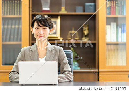 女性員工私人辦公室司法代言人會計師 女性員工私人辦公室司法代言人會計師 45191665
