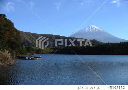 Fuji of crown of snow Fuji of crown of snow 45192132