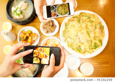 韓國女孩旅行韓國食品 韓國女孩旅行韓國食品 45192209