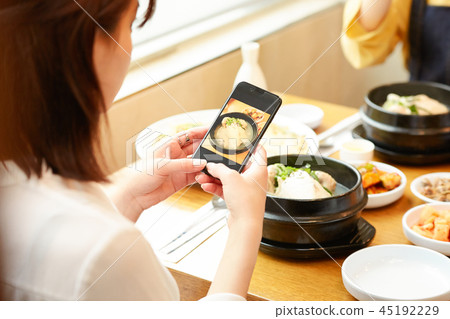 韓國女孩旅行韓國食品 韓國女孩旅行韓國食品 45192229