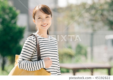 Housewife in her 30s going out shopping Housewife in her 30s going out shopping 45192822