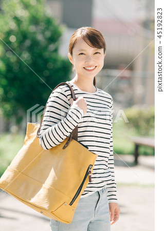 Housewife in her 30s going out shopping Housewife in her 30s going out shopping 45192823