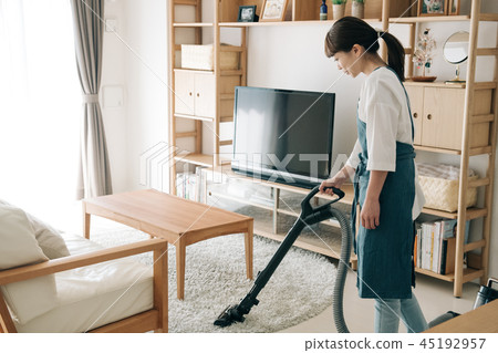 30多歲的家庭主婦日本女性戴著吸塵器 45192957