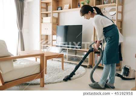 30多歲的家庭主婦日本女性戴著吸塵器 45192958