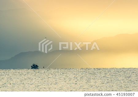 琵琶湖的日出 琵琶湖的日出 45193007