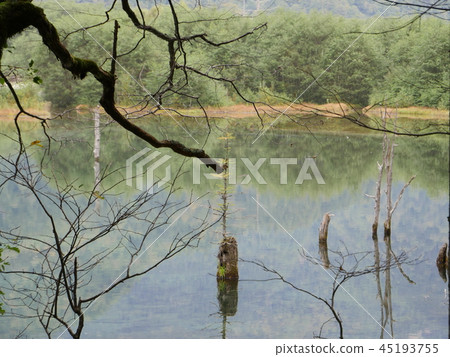 Nagano Kamikochi First Autumn Taisho Pond and Water Surface 45193755