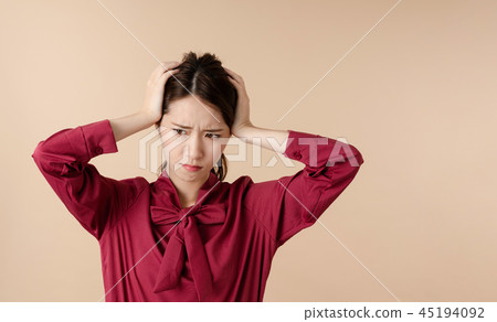 Headache woman 45194092