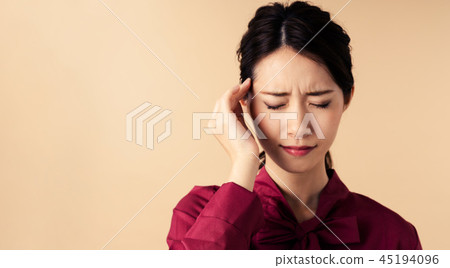 Headache woman 45194096