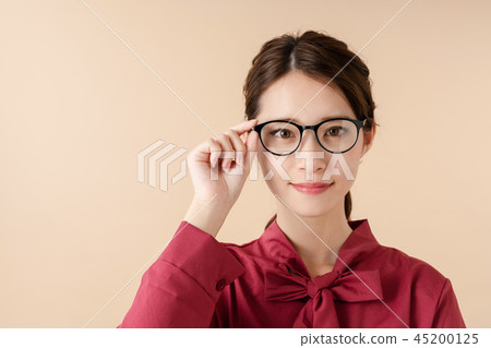 戴眼鏡的女人 45200125