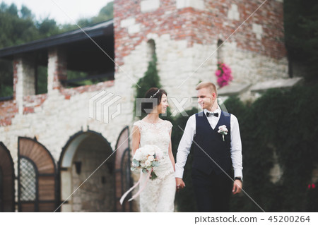 Wedding couple bride and groom holding hands 45200264