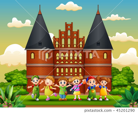 School children in front of Holstentor building 45201290