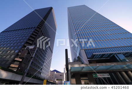 日本的東京都市風景看世界貿易中心大樓（左）和日本生活濱松町克萊爾塔（右）的都市風景 45201468