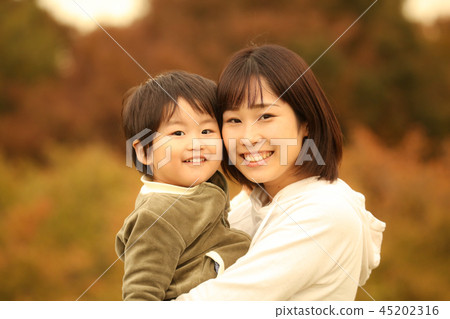 笑臉父母和孩子 45202316