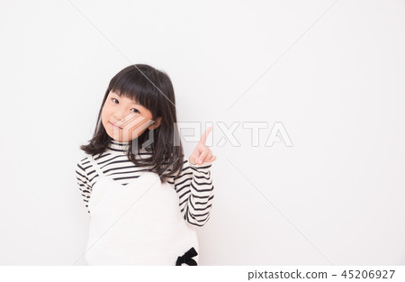 小學女生擺姿勢 45206927