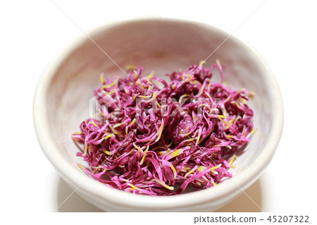 Grilled edible chrysanthemum Grilled edible chrysanthemum 45207322