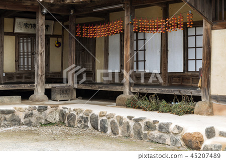 一個孤獨的房子 45207489