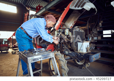 爸爸養著拖拉機 45209727