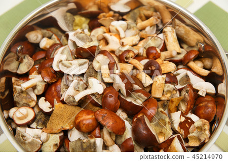 Pan with raw forest edible mushrooms  45214970