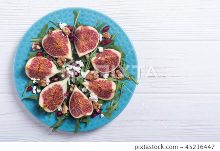 Figs autumn salad 45216447