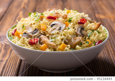 Instant noodles in bowl 45216845
