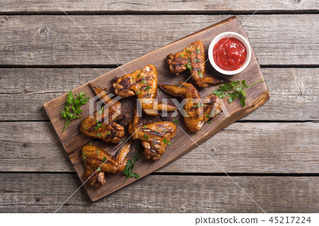 Grilled chicken wings with tomato sauce Grilled chicken wings with tomato sauce 45217224
