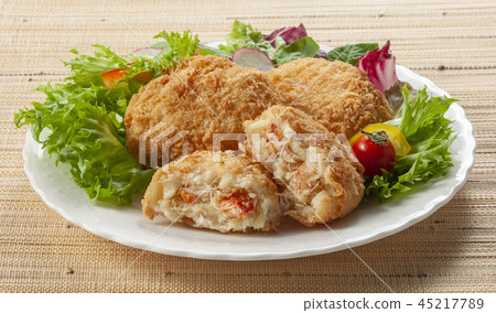 用筷子炸丸子 45217789