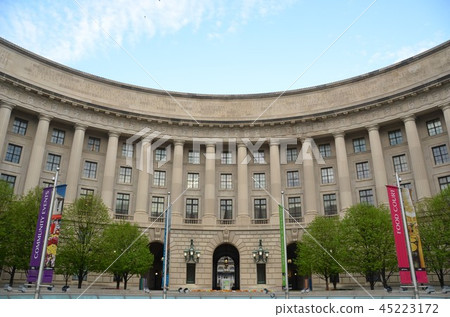 Ronald Reagan Building 45223172