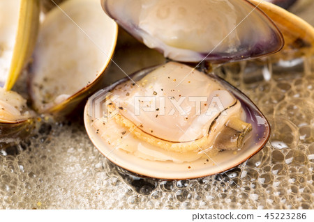 Steamed rice cracker 45223286