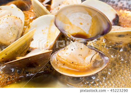 Steamed rice cracker 45223290